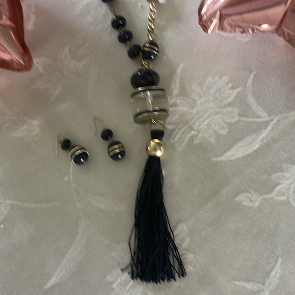 2 pc jewelry set. Pre LOVED. Navy blue & gold-tone: earrings & tassle necklace. - Picture 6 of 9